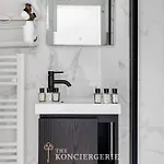 Parenthese Parisienne Sous Les Toits - Luxembourg
