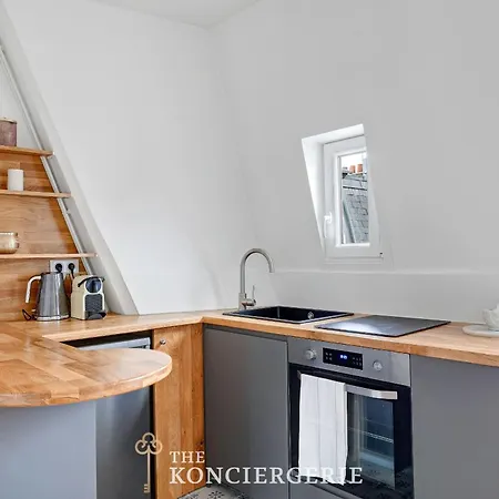 Parenthese Parisienne Sous Les Toits - Luxembourg Apartment
